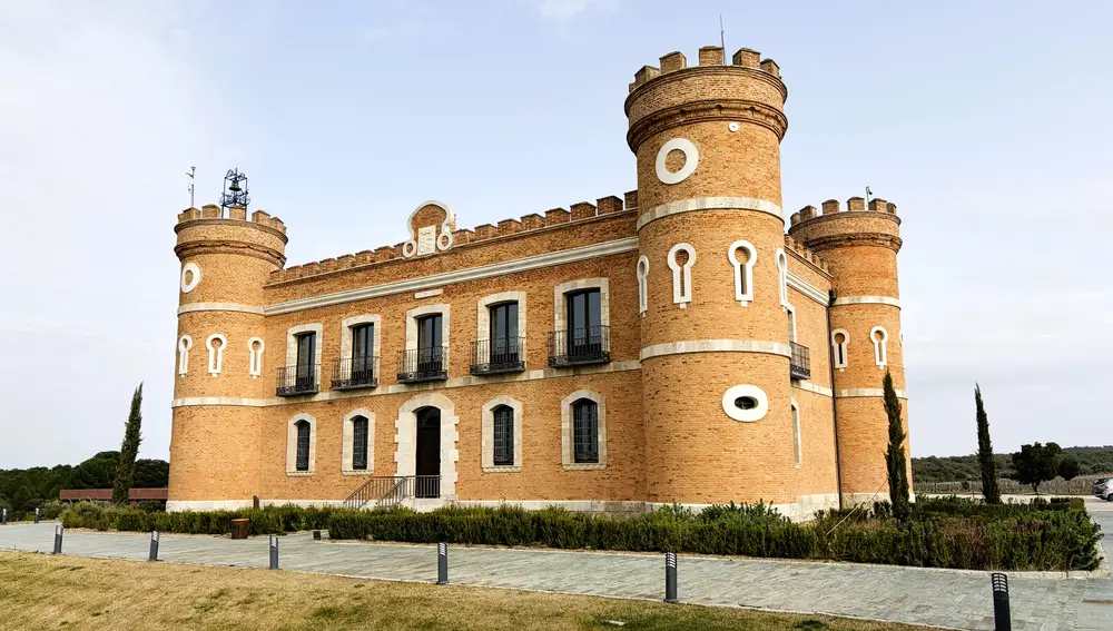 Detalle de la fachada principal del castillo