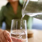 ¿Es mejor beber agua fría o caliente? Los expertos explican cuál es más saludable