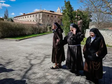 Las exmonjas de Belorado entregan las llaves del convento Monjas Clarisas llegan al convento del Monasterio de Santa Clara de Belorado, a 12 de marzo de 2026, en Belorado, Burgos, Castilla y León (España). La entrega de llaves se ha hecho en cumplimiento del auto del Tribunal de Instancia de Briviesca (Burgos) que ordena el desahucio de las exreligiosas ya que considera que ha quedado demostrado que el recinto pertenece a la Iglesia católica. 12 MARZO 2026 Tomás Alonso / Europa Press 12/03/2026