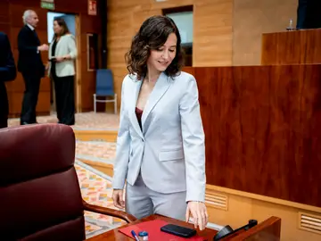 Zarzalejo comparece por primera vez en la Asamblea de Madrid para exponer cómo liderará la Consejería de Educación La presidenta de la Comunidad de Madrid, Isabel Díaz Ayuso, durante una sesión plenaria en la Asamblea de Madrid, a 12 de marzo de 2026, en Madrid (España). La nueva consejera de Educación, Ciencia y Universidades comparece hoy en la Asamblea de Madrid para exponer cómo liderará su área tras la salida de Viciana el pasado mes. Esta comparecencia, a petición propia y también del PSOE, llega después de que la presidenta de la Comunidad de Madrid interviniera el pasado Pleno para explicar la ree...