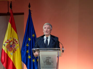 El ministro del Interior, Fernando Grande-Marlaska, preside la ceremonia de entrega de las medallas al M&eacute;rito de la Protecci&oacute;n Civil, que reconocen la labor en este &aacute;mbito de m&aacute;s de doscientas personas e instituciones de diversas administraciones y de la sociedad civil durante 2024 y 2025, a 12 de marzo de 2026, en Madrid (Espa&ntilde;a). El pueblo cordob&eacute;s de Adamuz y dos de sus vecinos han sido galardonados con la medalla de oro con distintivo rojo por su destacada actuaci&oacute;n durante la ayuda a los...