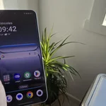 Destaca especialmente por su pantalla enorme y nítida