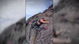 Cecilia Sope&ntilde;a sobrevive de milagro tras caer por un acantilado mientras grababa su ruta en bicicleta