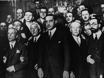 Maura junto a otros miembros del gobierno provisional de la Segunda Rep&uacute;blica