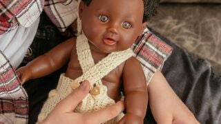 Esconde un GPS en la mu&ntilde;eca de su hija para espiar a su pareja y acaba denunciado