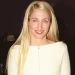 Carolyn Bessette-Kennedy con su característico estilo minimalista