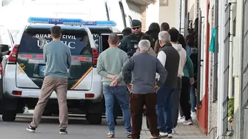 Gritos de "asesinos" a la llegada a Hornachos de detenidos por desaparición de Francisca Gritos de "asesinos" a la llegada a Hornachos de detenidos por desaparición de Francisca