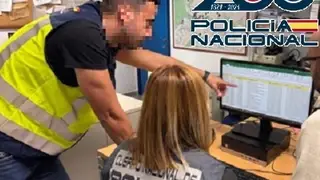 Ciberagentes de la Policía Nacional en Marbella (Málaga) Ciberagentes de la Policía Nacional en Marbella (Málaga) en el marco de una operación en la que han recuperado dos millones de euros que una compañía inmobiliaria de lujo en la Costa del Sol había transferido bajo engaño.REMITIDA / HANDOUT por POLICÍA NACIONALFotografía remitida a medios de comunicación exclusivamente para ilustrar la noticia a la que hace referencia la imagen, y citando la procedencia de la imagen en la firma12/03/2026