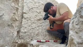 Arqueólogos descubren una tumba de 5.000 años de antigüedad repleta de tesoros antiguos Arqueólogos descubren una tumba de 5.000 años de antigüedad repleta de tesoros antiguos