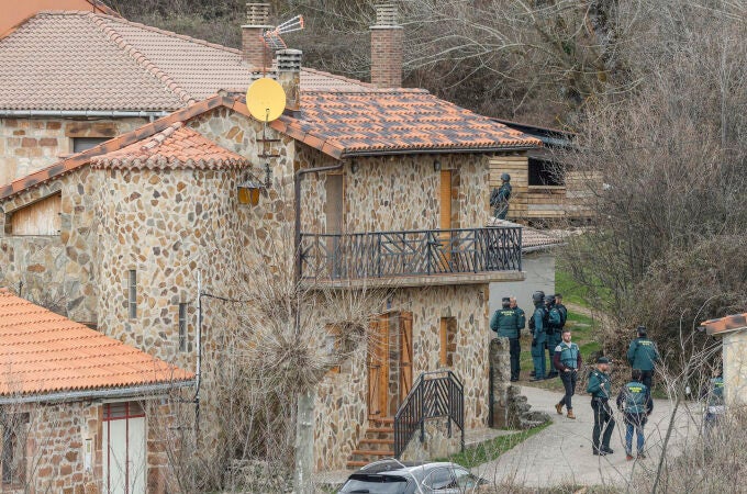 Un hombre armado se atrinchera en una vivienda familiar de Villoruebo (Burgos) tras secuestrar a un taxista en Madrid