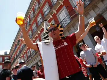Vecinos de Plaza Mayor piden reubicar la 'fan zone' de fútbol al suponer un problema "difícilmente soportable" Vecinos de Plaza Mayor piden reubicar la 'fan zone' de fútbol al suponer un problema "difícilmente soportable"