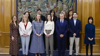 Doña Letizia junto a representantes de la Sociedad Española de Cuidados Paliativos (SECPAL) Doña Letizia junto a representantes de la Sociedad Española de Cuidados Paliativos (SECPAL)