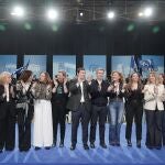 Los presidentes popular Alberto N&uacute;&ntilde;ez Feij&oacute;o y Alfonso Fern&aacute;ndez Ma&ntilde;ueco, junto a Isabel Blanco, Conrado &Iacute;scar, Jes&uacute;s Julio Carnero, Ester Mu&ntilde;oz, Alicia Garc&iacute;a, Francisco V&aacute;zquez y las candidatas del PP