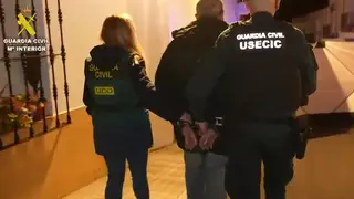 Los hermanos detenidos por la muerte de Francisca Cadenas permanecen en el cuartel de la Guardia Civil en Zafra HORNACHOS (BADAJOZ), 13/03/2026.-Imágenes de los registros llevados a cabo en Hornacho (Badajoz) por el que se hayan detenidos dos hermanos por la muerte de Francisca Cadenas, la vecina de Hornachos desaparecida en 2017. EFE/Guardia Civil***SOLO USO EDITORIAL/SOLO DISPONIBLE PARA ILUSTRAR LA NOTICIA QUE ACOMPAÑA (CRÉDITO OBLIGATORIO)***