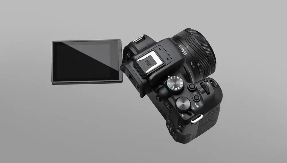 La pantalla de la Canon EOS R10 se puede abatir