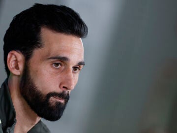 MADRID, 13/03/2026.- El t&eacute;cnico del Real Madrid, &Aacute;lvaro Arbeloa, durante la rueda de prensa que ha ofrecido este viernes en Valdebebas, donde el equipo entrena de cara al partido de LaLiga que disputa este s&aacute;bado frente al Elche en el estadio Santiago Bernab&eacute;u. EFE/ Javier Lizon 