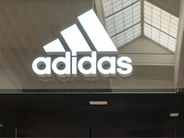 Adidas liquida parte de su cat&aacute;logo y estas prendas y zapatillas ahora cuestan mucho menos