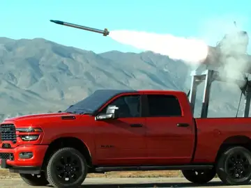 Una empresa de EE. UU. lanza un misil a 2.500 km/h desde una pick-up. Una empresa de EE. UU. lanza un misil a 2.500 km/h desde una pick-up.