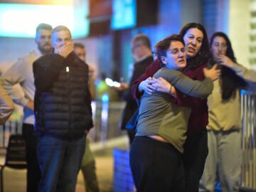 Varias personas afectadas en el lugar del suceso, a 13 de marzo de 2026, en Murcia (Espa&ntilde;a). Un hombre de 102 a&ntilde;os ha fallecido este viernes tras incendiarse parte de su vivienda, ubicada en el &aacute;tico de un edificio del barrio de San Ant&oacute;n, seg&uacute;n ha informado el Centro de Coordinaci&oacute;n de Emergencias 112 Regi&oacute;n de Murcia. El suceso ha tenido lugar en torno a las 20.10 horas, cuando el Centro de Coordinaci&oacute;n de Emergencias 112 Regi&oacute;n de Murcia recib&iacute;a varias llamadas -en concreto, 29- informando...
