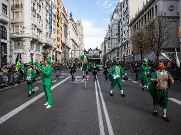 Madrid se tiñe de verde para celebrar San Patricio con un desfile este sábado por la Gran Vía con más de 40 bandas Madrid se tiñe de verde para celebrar San Patricio con un desfile este sábado por la Gran Vía con más de 40 bandas