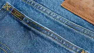 GQ lleva años señalando estos vaqueros como un clásico masculino y ahora aparecen rebajados un 64% Lee Straight Fit XM