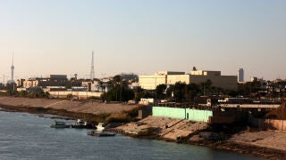 EL CAIRO, 14/03/2026.- Fotograf&iacute;a de archivo de la embajada estadounidense en Bagdad, Irak. Un dron impact&oacute; este s&aacute;bado contra la legaci&oacute;n estadounidense, ubicada en el coraz&oacute;n de la fuertemente fortificada Zona Verde del centro de Bagdad, lo que provoc&oacute; que saliera humo y llamas del edificio, seg&uacute;n informaron a EFE fuentes de seguridad iraqu&iacute;es, que reportaron adem&aacute;s no tener informaci&oacute;n sobre posibles v&iacute;ctimas. EFE/ Ahmed Jalil 