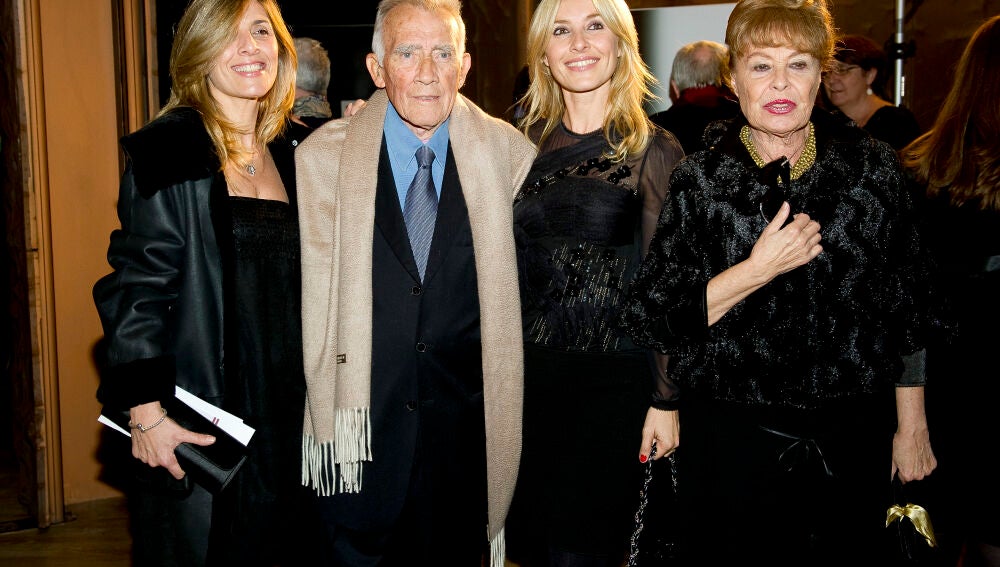 LOS ACTORES NATALIA GUILLEN CUERVO, CAYETANA GUILLEN CUERVO, FERNANDO GUILLEN Y GEMA CUERVO.