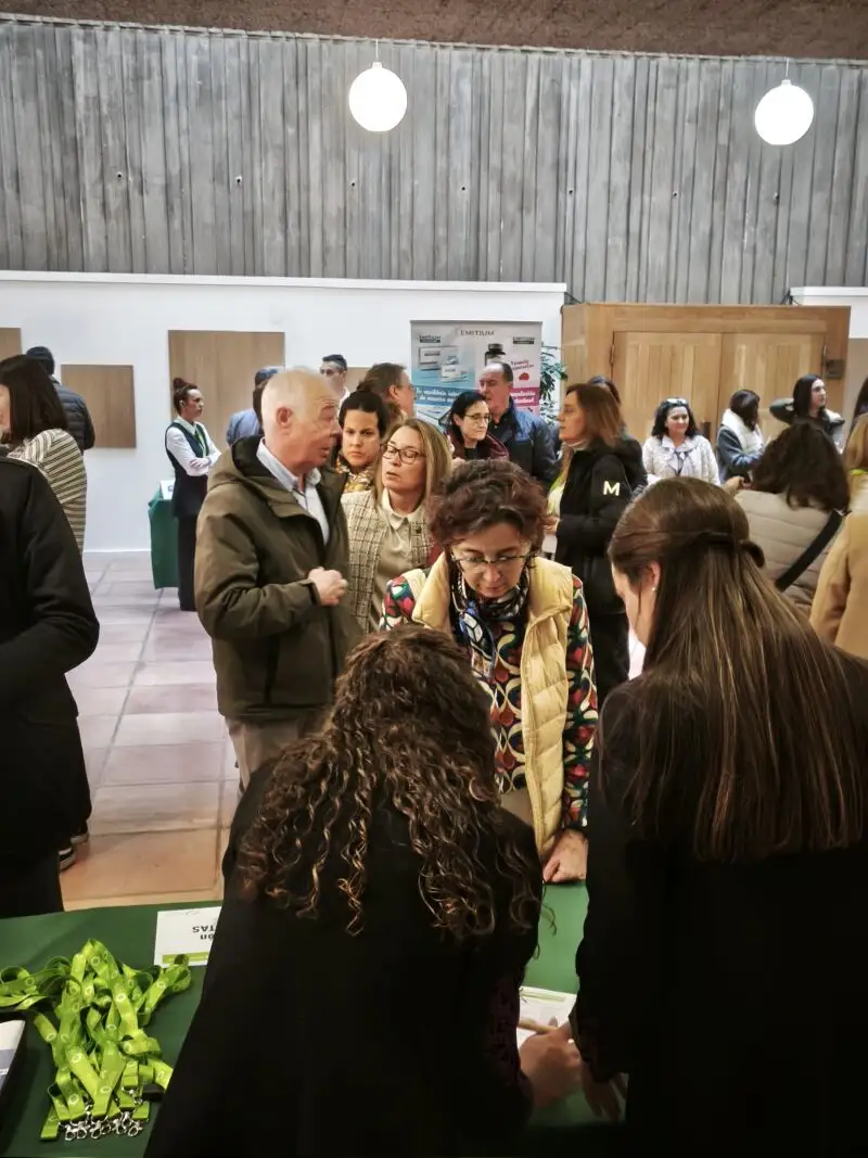 Numeroso público asiste al encuentro