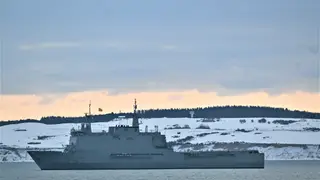 Acaba en Rota el despliegue del mando marítimo de la Fuerza de Reacción Aliada de la OTAN PUTLOS, 14/03/2026.- Fotografía tomada en febrero de 2026 del buque Castilla en la costa alemana de Putlos dentro del ejercicio Steadfast Dart . La Armada española ha finalizado en la Base Naval de Rota (Cádiz) el despliegue en el que ha ejercido el mando del componente marítimo de la Fuerza de Reacción Aliada (ARF) de la OTAN, tras más de seis semanas de operaciones en aguas del norte de Europa en apoyo de la disuasión aliada. EFE/ Armada **SOLO USO EDITORIAL/SOLO DISPONIBLE PARA ILUSTRAR LA...