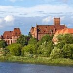 El castillo m&aacute;s grande del mundo est&aacute; en Europa: Tiene 21 hect&aacute;reas y sobrevivi&oacute; a guerras, imperios y leyendas