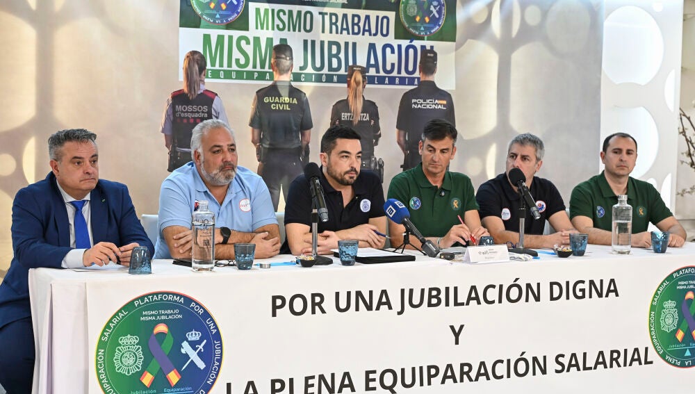 Rueda de prensa de la Plataforma por una Jubilación Digna y la Plena Equiparación Salarial de Policías y Guardias Civiles