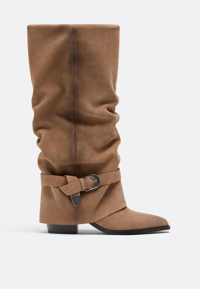 Botas de efecto arrugado.