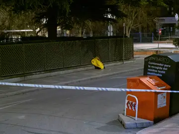 Acordonan el centro de Cuenca por una mochila junto a la Subdelegación del Gobierno CUENCA, 16/03/2026.- La Policía Nacional ha acordonado el centro de Cuenca por la aparición de una mochila abandonada junto el edificio de la Subdelegación del Gobierno en la provincia. Como medida de precaución, la Policía Nacional ha procedido a acordonar parte del centro de Cuenca, en el que se encuentra el edificio, y se ha impedido el paso de peatones y vehículos a la zona, lo que está afectando al tráfico, también a los autobuses del transporte urbano. EFE/Álvaro del Olmo