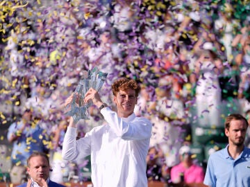 Jannik Sinner, of Italy, middle, holds the winner's trophy after defeating Daniil Medvedev, of Russia, right, during a final match at the BNP Paribas Open tennis tournament, Sunday, March 15, 2026, in Indian Wells, Calif. (AP Photo/Mark J. Terrill)