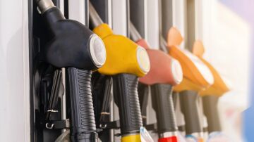 Imagen de archivo de unos surtidores de gasolina