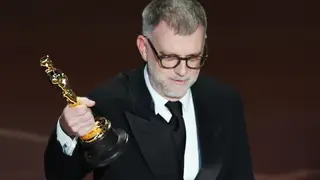 Paul Thomas Anderson recogiendo el Oscar a mejor película por "Una batalla tras otra" Paul Thomas Anderson recogiendo el Oscar a mejor película por "Una batalla tras otra"