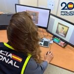 Una agente de la Polic&iacute;a Nacional