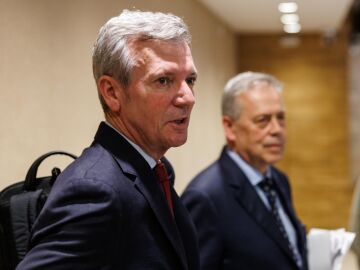 Rueda, hoy, con el conselleiro de Sanidad, Antonio G&oacute;mez Caama&ntilde;o.