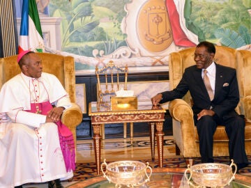 El presidente de la Rep&uacute;blica de Guinea Ecuatorial, Obiang Nguema Mbasogo, hoy, con el arzobispo Juan Nsue Edjang Meye