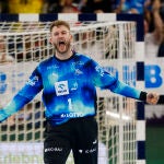15 February 2026, Schleswig-Holstein, Kiel: Handball: Bundesliga, THW Kiel - SC Magdeburg, Matchday 21, Wunderino Arena. Kiel's goalkeeper Gonzalo Perez de Vargas celebrates. 
