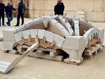 Caravaca de la Cruz reúne a expertos de construcción en piedra para levantar una bóveda inspirada en Santa Teresa Caravaca de la Cruz reúne a expertos de construcción en piedra para levantar una bóveda inspirada en Santa Teresa
