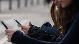 El uso problemático de redes sociales afecta más a jóvenes de entorno vulnerable, según un estudio El uso problemático de redes sociales afecta más a jóvenes de entorno vulnerable, según un estudio