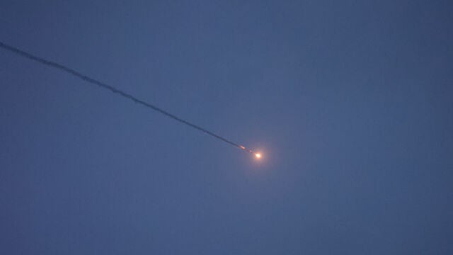 KIRYAT SHMONA, March 19, 2026 -- A trail is seen from northern Israel near the border with Lebanon as Israeli air defense systems launch interceptor missiles against rockets fired from Lebanon, on March 18, 2026. Hezbollah announced the launch of rockets from Lebanon toward Israel on March 2, the first time since a ceasefire was declared on Nov. 27, 2024, prompting Israel to intensify military operations targeting multiple areas across Lebanon. Europa Press/Contacto/Gil Cohen Magen 18/03/2...