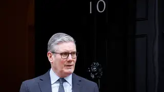 British Prime Minister Starmer to meet Nigerian President Tinubu LONDON (United Kingdom), 19/03/2026.- British Prime Minister Keir Starmer waits to welcome the President of Nigeria, Bola Tinubu to 10 Downing Street during a state visit in London, Britain, 19 March 2026. (Reino Unido, Londres) EFE/EPA/TOLGA AKMEN
