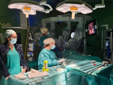 El Servicio de Cirug&iacute;a Pedi&aacute;trica del Hospital Doctor Balmis interviene con &eacute;xito a un menor de un a&ntilde;o mediante cirug&iacute;a rob&oacute;tica REMITIDA / HANDOUT por GVA Fotograf&iacute;a remitida a medios de comunicaci&oacute;n exclusivamente para ilustrar la noticia a la que hace referencia la imagen, y citando la procedencia de la imagen en la firma 19/03/2026