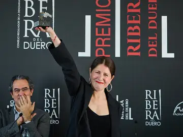 Sofía Balbuena, Premio Ribera del Duero por "el infierno ingobernable que vivimos las mujeres"© Alberto R. Ro Sofía Balbuena, Premio Ribera del Duero por "el infierno ingobernable que vivimos las mujeres"© Alberto R. Roldán / Diario La Razón.19 03 2026