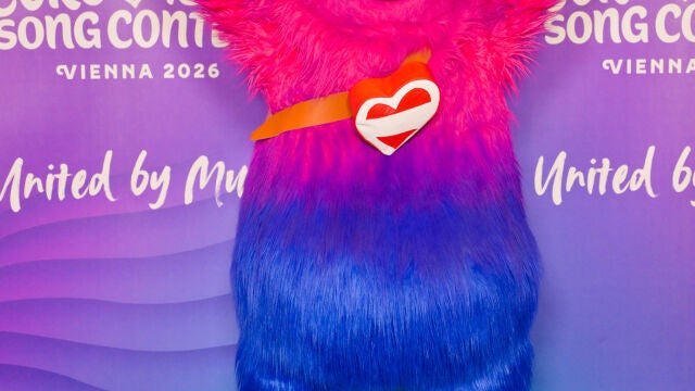 VIENA, 19/03/2026.- Auri, una criatura peluda con auriculares dorados en las orejas, la nariz morada y un coraz&oacute;n con la bandera de Austria en el pecho, fue presentada este jueves como la mascota de la 70 edici&oacute;n del Festival de Eurovisi&oacute;n, que se celebrar&aacute; entre el 12 y 16 de mayo pr&oacute;ximos en Viena. EFE/ ORF/SOLO USO EDITORIAL/SOLO DISPONIBLE PARA ILUSTRAR LA NOTICIA QUE ACOMPA&Ntilde;A (CR&Eacute;DITO OBLIGATORIO) 