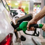 Suben los precios del combustible: as&iacute; puedes encontrar las gasolineras m&aacute;s baratas con esta app
