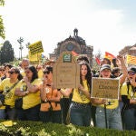 Manifestaciones de Metges de Catalunya y de los sindicatos educativos Ustec&middot;Stes, Aspepc&middot;Sps y CGT Ensenyamenten en Barcelona