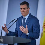 El presidente del Gobierno, Pedro S&aacute;nchez, comparece ante los medios de comunicaci&oacute;n despu&eacute;s de la reuni&oacute;n del